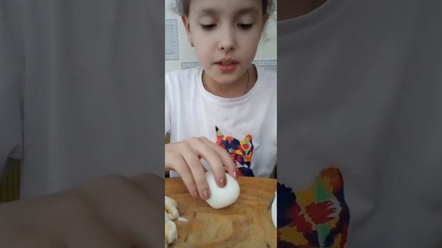 готовлю салат с сухариками
