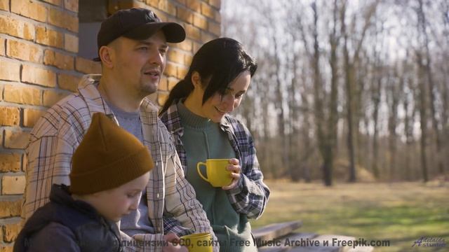 Музыка рвёт шаблоны вместе с этими кадрами - House on a Tree -- Crowander -- Commercial 30 Seconds (
