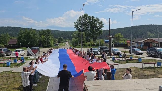 Флешмоб / День России / Поднятие 35 - ти метрового флага России / Большой Луг /