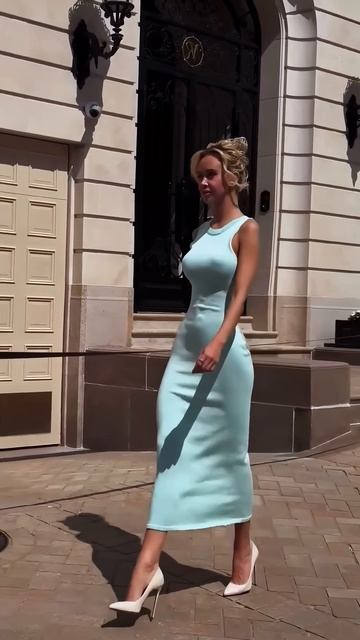 jBaKKWo1i9U - Trendy blue lace bodycon dress outfit of the day #fashion #style #outfit #shorts