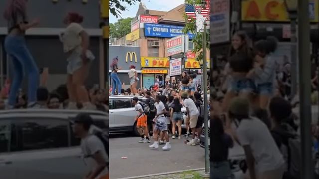 Боже, храни Америку