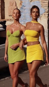 okaEDNoanfY - 2 Elegant models in fancy outfits for the weekend #fashion #style #outfit #shorts