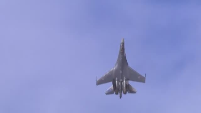 Сухой. Су -35. Фрагмент Official video Paris Air Show 2013 с канала Salon du Bourget Paris Airshow