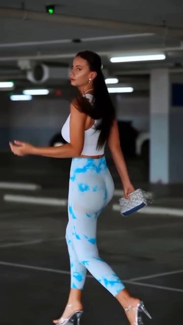vjNE4qr9CIQ - Gorgeous model in fancy tight pants street style fashion #fashion  #style #outfit #sho