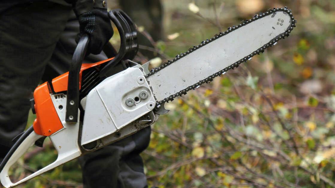 Мужчина с бензопилой напал на прохожего в Нижегородской области