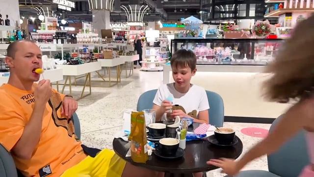 Мисс Кэйти и Мистер Макс (Miss Katy) Еда одного цвета Челлендж
