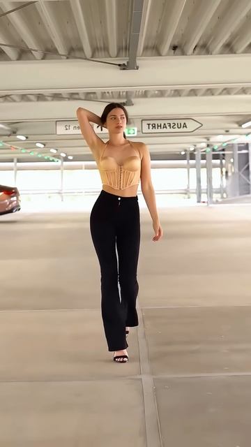 raTPiLMg-lU - Trendy tight black trousers and top summer outfit: Corporate fashion #fashion #style #