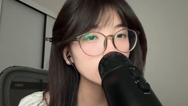 food ASMR. Близкий шёпот, движения рук, звуки рта, запись со стрима.