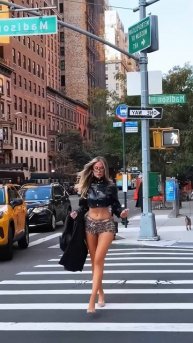 rAzjyU8r87c - Beautiful Street Fashion Outfits Style #streetstyle #outfit #shorts