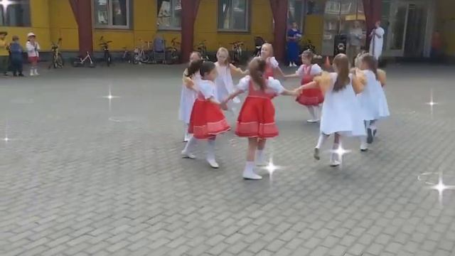 Танец " Я живу в России"