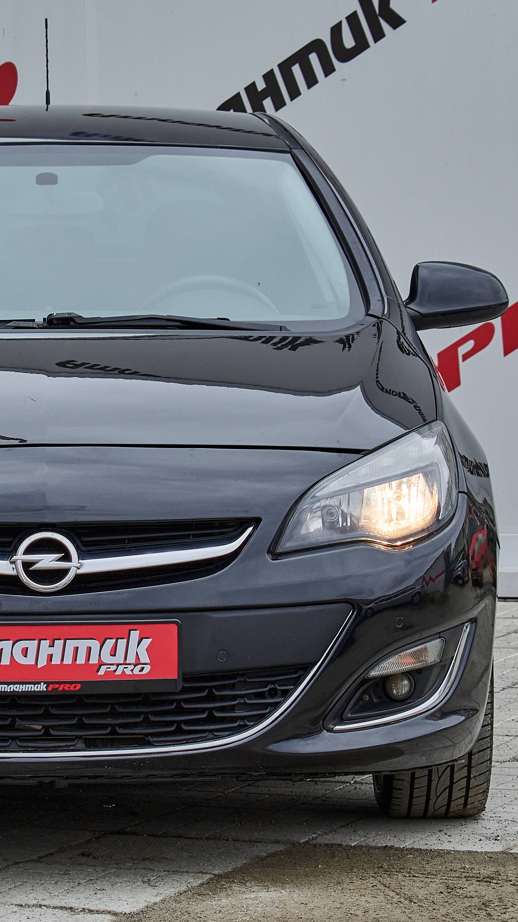 Обзор на Opel Astra Хетчбэк 5 дв. 1.6 AT 2013г