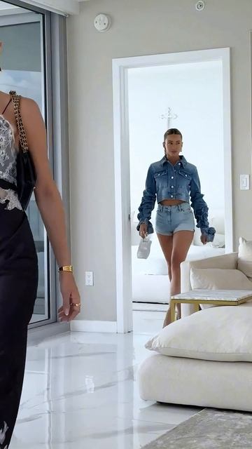 o7sscp6pEe4 - 2 Trendy weekend street style outfits for the weekend #fashion #style #outfit #shorts