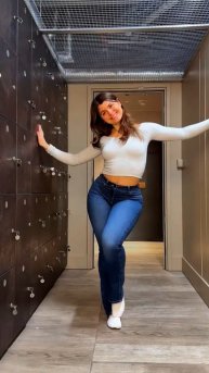 ru33BmqXF3E - These Fit Jeans look beautiful in these girls #shorts