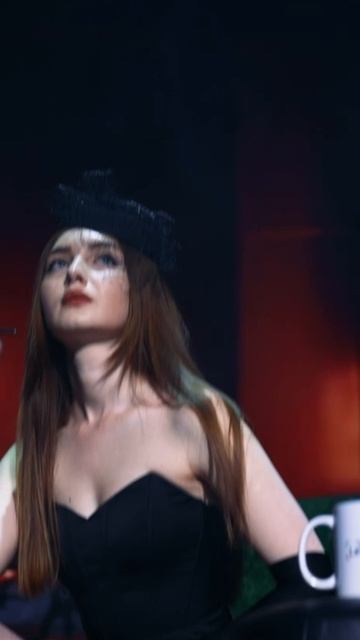 🎭 Знакомьтесь — Елизавета. Дама с мундштуком.