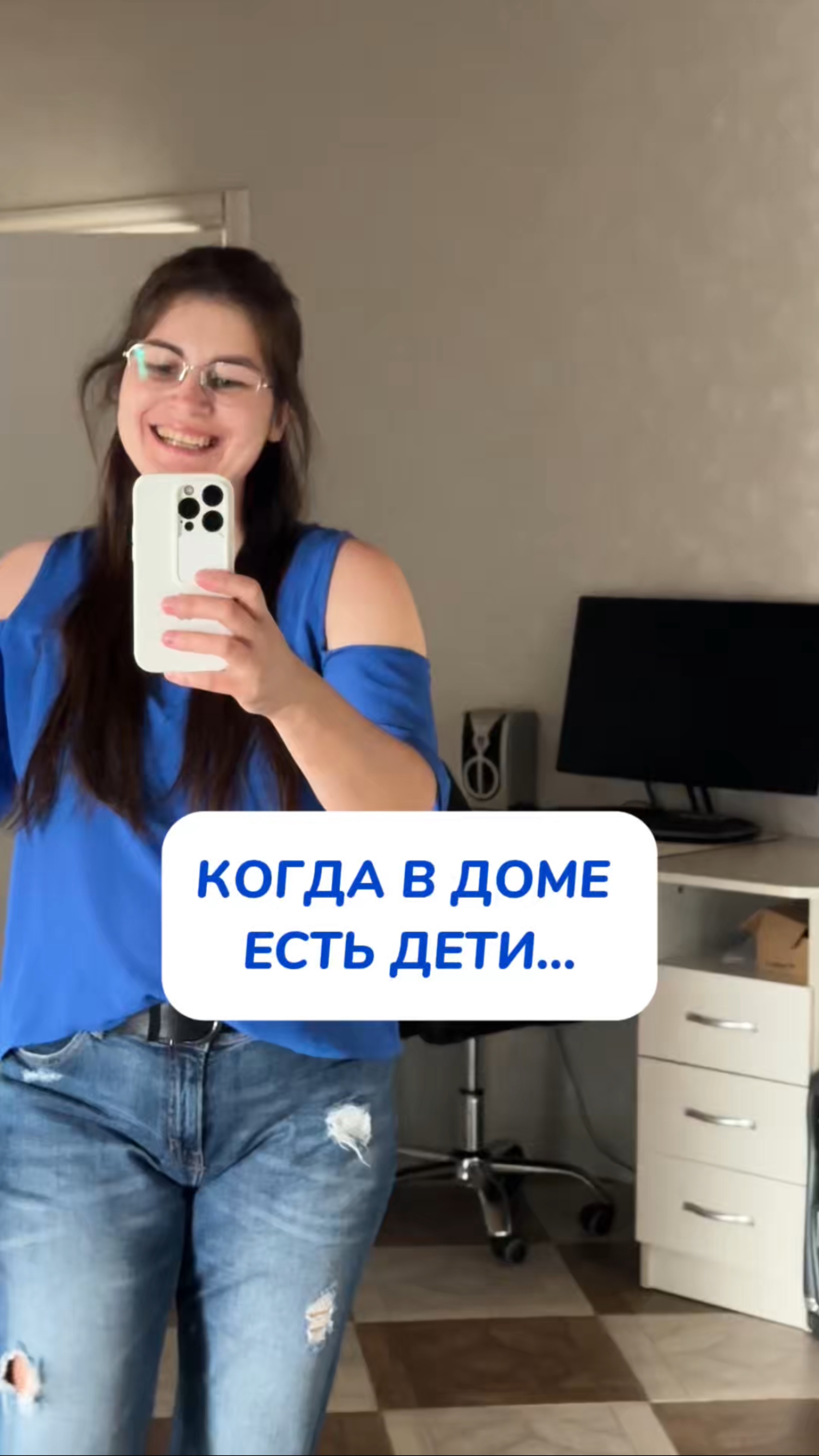 Когда в квартире живет маленький ребенок, зеркала приходится мыть абсолютно каждый день