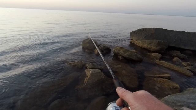 Чёрное море, рокфишинг осенью  Спиннингом с берега на блесну