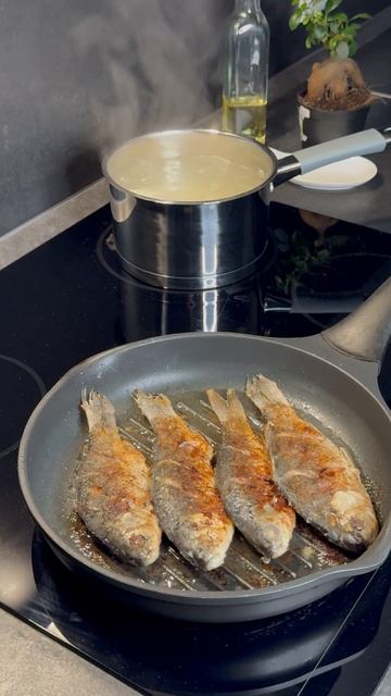 Жареная рыба с рисом🐟