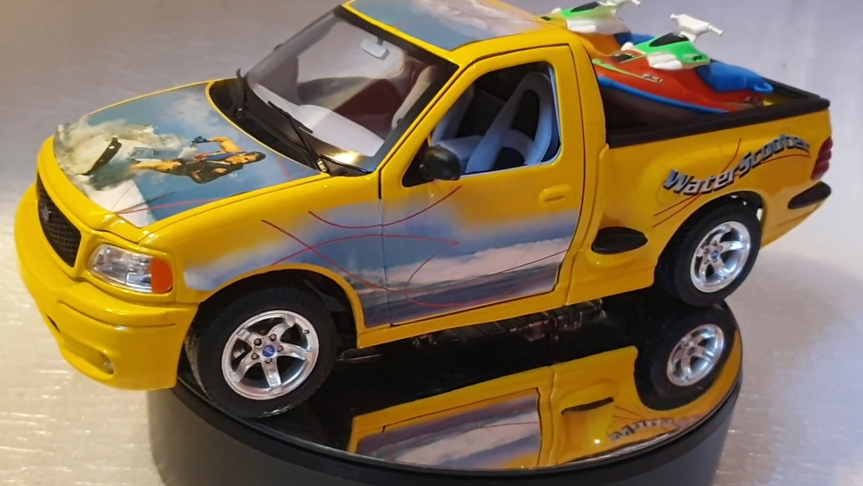 масштабная модель Ford F-150 SVT Bburago 1/18