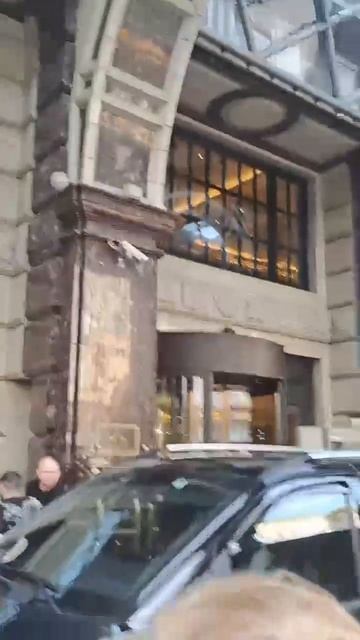 🏨Lil Pump прибыл в отель Ritz Carlton, в котором есть императорский люкс за 2,4 млн рублей🏨