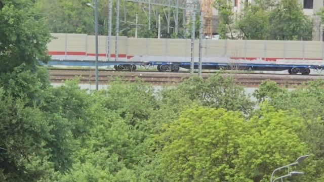 2М62У едет с грузовым составом