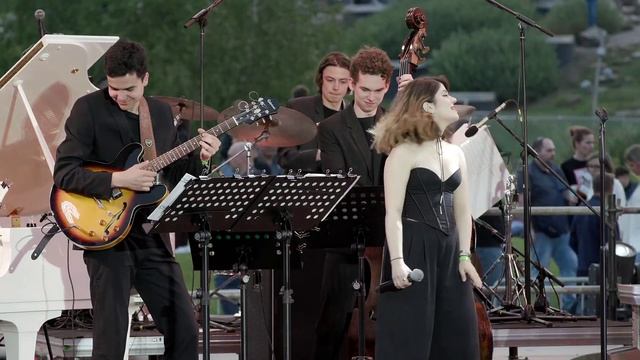 George Gershwin - Lady Be Good
Концертный биг-бэнд Академии джаза п/у П. Овчинникова
