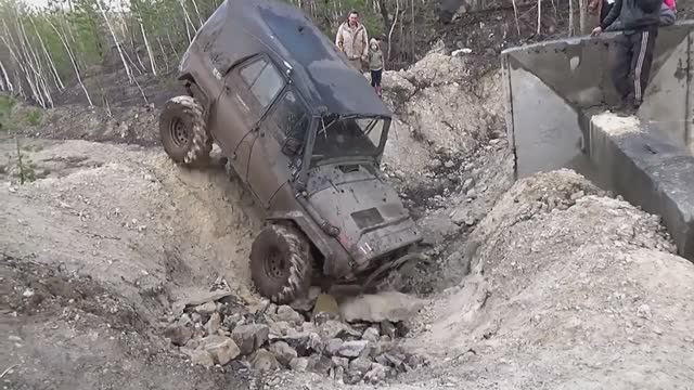 Битва внедорожников, Уаз 4x4 против Нива 4x4 коротыш.