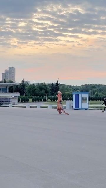 На Гребном канале в Крылатском обнаружен динозавр 🦖