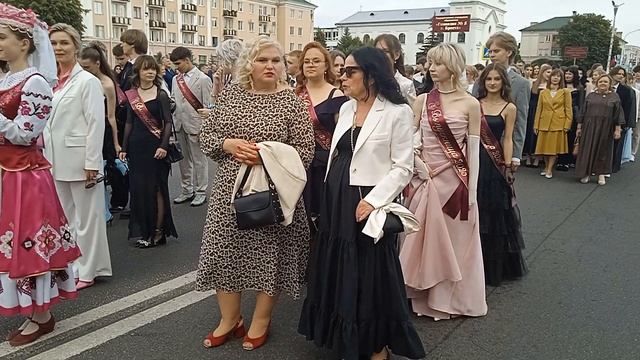 VID_20250614_ Алые паруса проплыли над Брестом