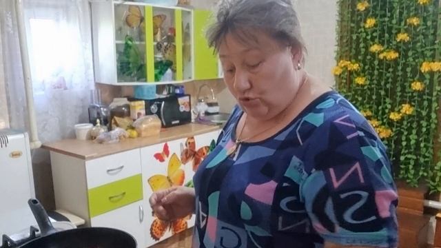Доделала уборку в беседке. Готовлю  вкусный  обед.