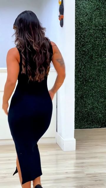 ttGNZY755Ek - This girl looks stunning in this dress #shorts