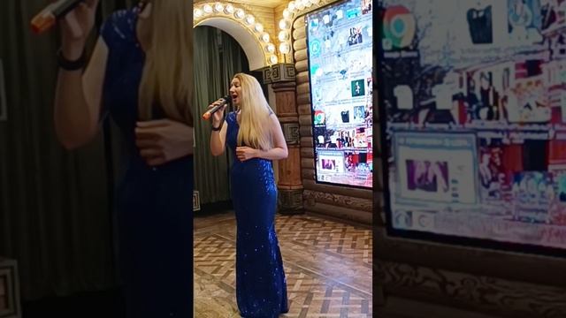 Снег кружится
