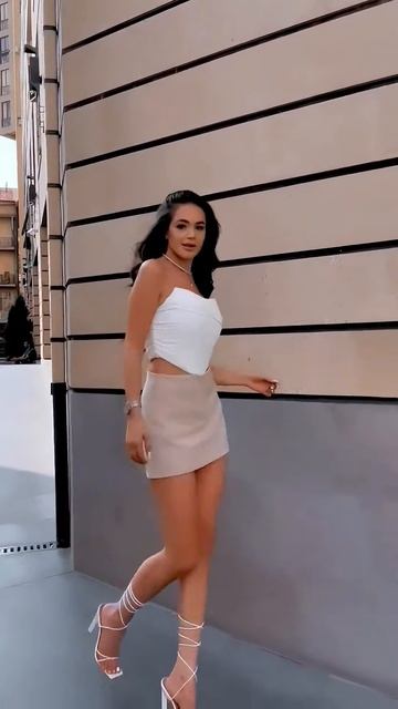 rzguJRWqWPE - This girl looks stunning in this dress #shorts