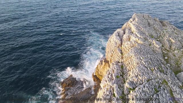 Музыка заставляет душу летать при каждом кадре - A Mile or more in a Foreign Clime -- 10 Echo -- Unn