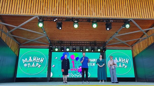 Елизавета Романовна получает паспорт гражданина РФ