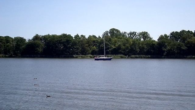 YATE EN LA BAHÍA DE KALININGRADO