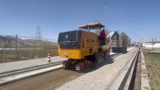 Дорожная фреза SANY SCM2000C-10R в работе (Китай)