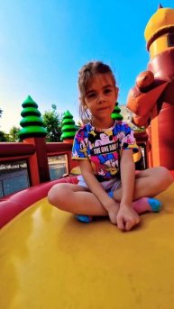 Алиса на цветочки 🌸😄🤩