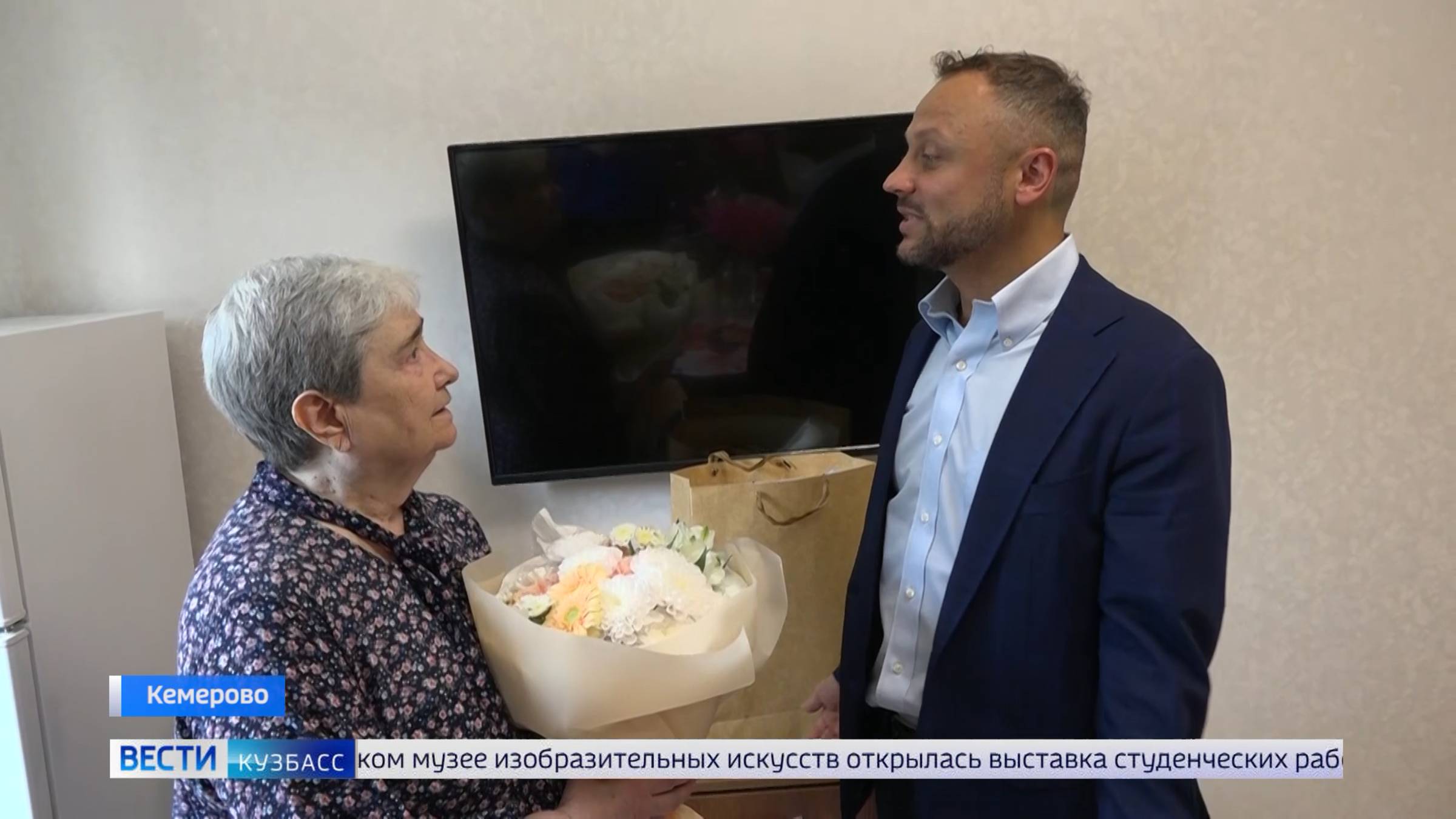 Ремонт в подарок ко Дню медработника получила кемеровская пенсионерка