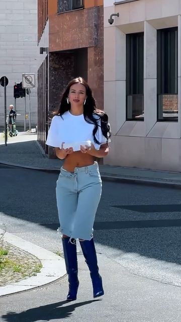 v9c1HknN9cw - Beautiful trendy denim street fashion outfit idea #fashion #style #outfit #shorts