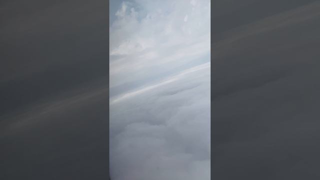И, полетели! Самолет, небо и впереди новое приключение!