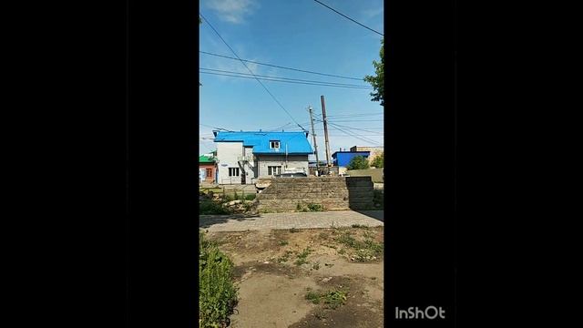 Я снова бродяжничаю по Омску. Центр города, но ощущение деревни.....