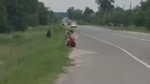 С детства учат стоять на коленях