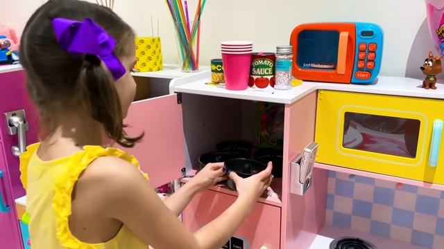 Miss Katy|Мисс Кэти Катя играет с Максом