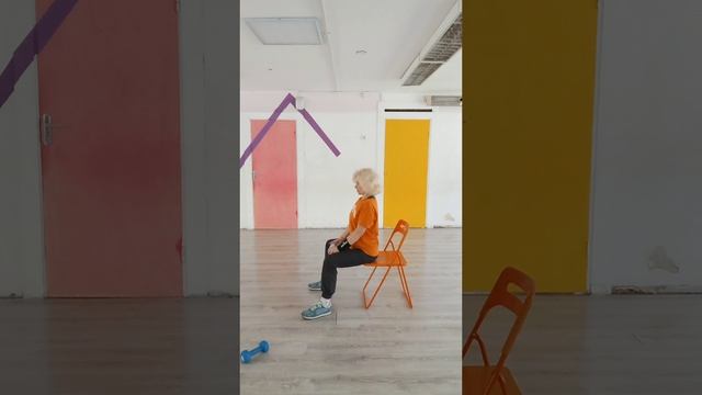 Упражнения с гантелями и стулом ягодицы ноги пресс спина трицепс