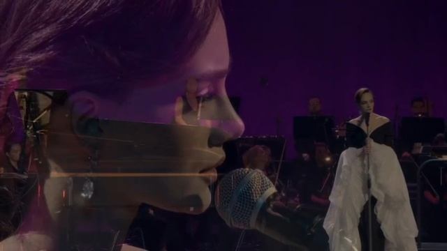 «Девочке три» (стихи Мальвины Матрасовой) читает Анна Егоян на своём концерте симфонической поэзии в