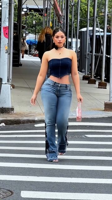gWzmqReLJD4 - Fine girls in tight jeans： Outfits you should try this month #fashion #style #outfit #