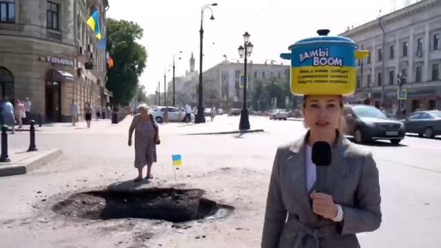В Киеве сняли асфальт😂  Только перед укладкой нового, власти города украли все деньги 😂