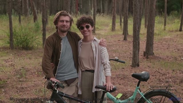 Песня, которая звучит громче, когда поёшь её хриплым утром в палатке - Laurel Breeze -- Evan Schaeff