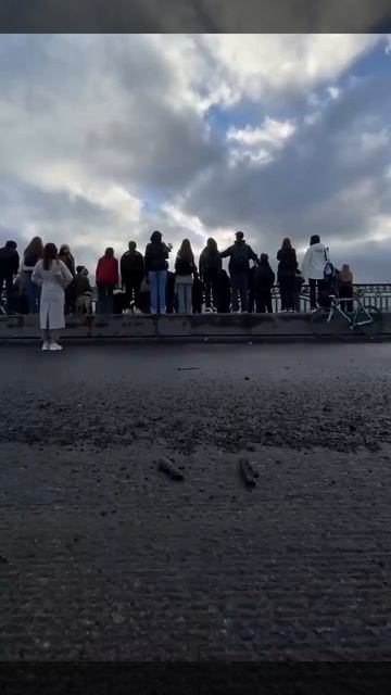 😁 Петербуржец приходил на мост, чтобы поорать