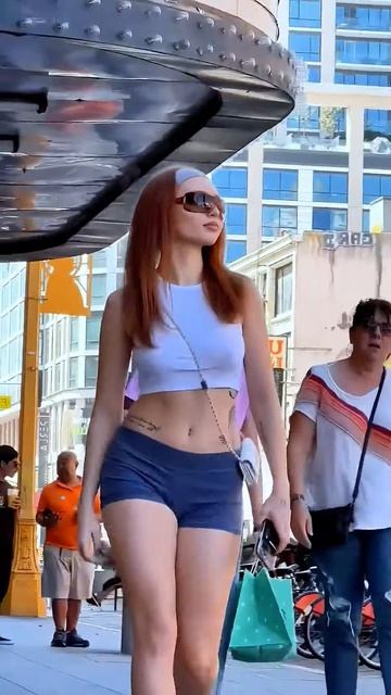 wgNrgvpPNtA - Beautiful Street Fashion Outfits Style #shorts